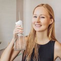 HOCO elektryczny irygator do płukania jamy ustnej ze zbiornikiem na wodę o dużej pojemności IPX7 HP61 biały (2).jpg